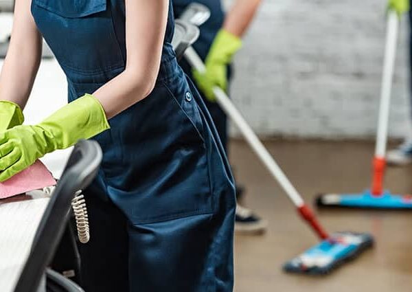 11-Mistakes-to-Avoid-Before-Hiring-a-Office-Cleaning-Company-850x425